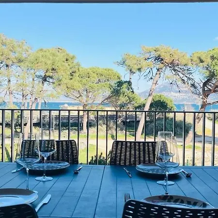 Les Carolines Calvi *